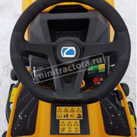 Садовый трактор Cub Cadet XT2 PR106iE с электроприводом травосборника